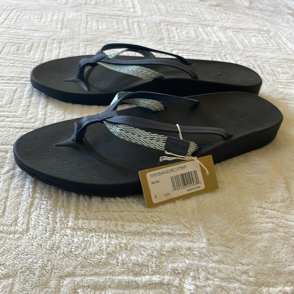 NWT Teva Flip Flops with Patterned Straps